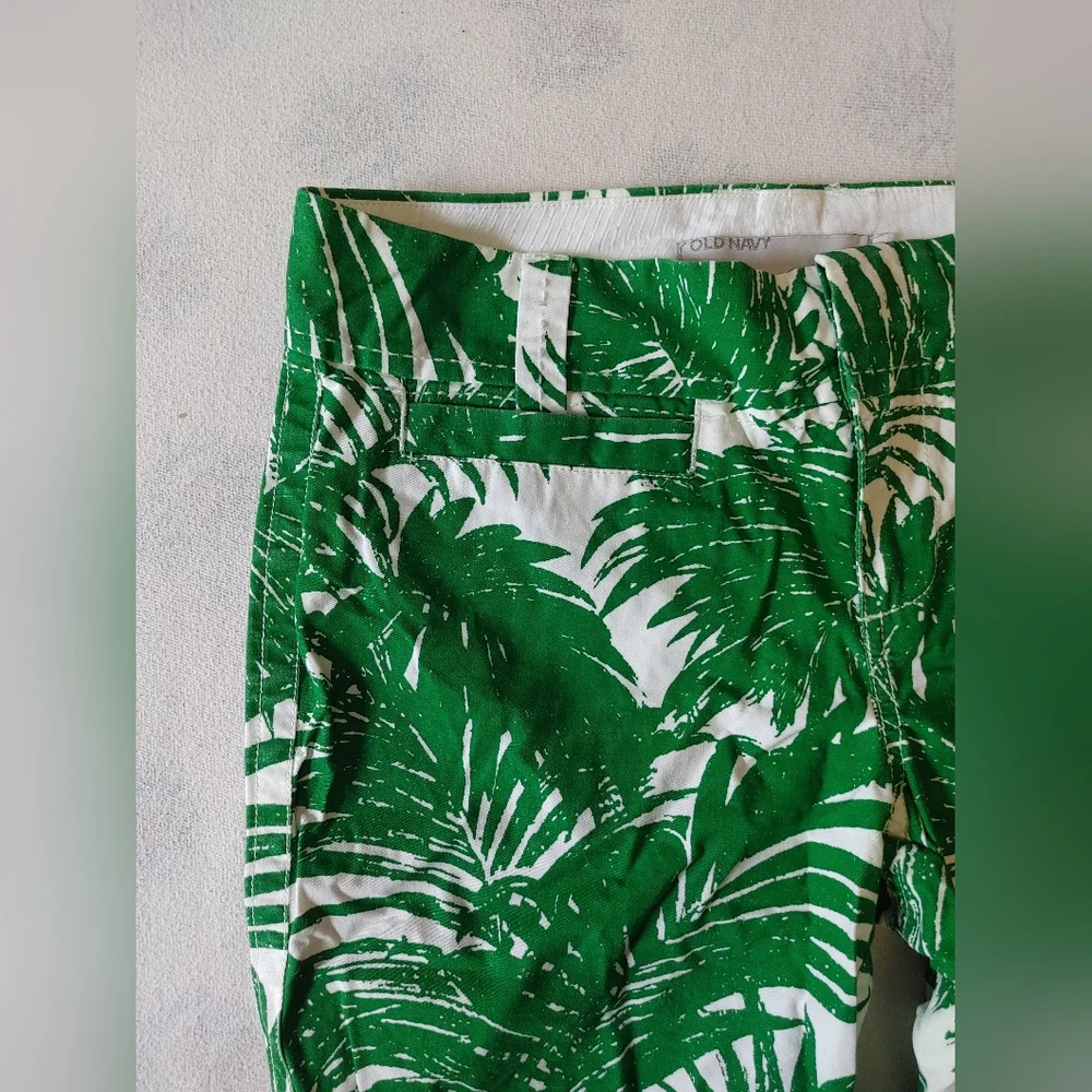 Old Navy Green and White Bermuda Shorts with Tropical Print - Picture 5 of 5